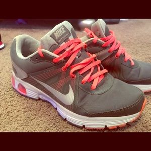 Size 9 women Nike shoes